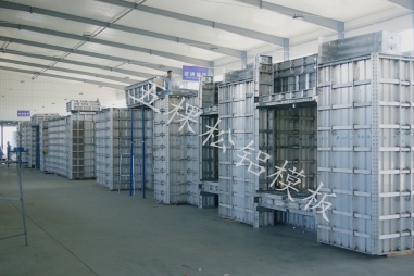 與清水模板相比，廊坊鋁合金模板的商業(yè)價值幾何？