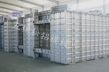 與清水模板相比，廊坊鋁合金模板的商業(yè)價值幾何？