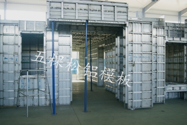 與清水模板相比，廊坊鋁合金模板的商業(yè)價值幾何？