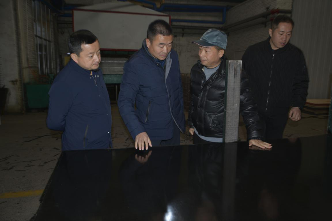 熱烈歡迎蘭州三友木業(yè)有限公司領導到五棵松木業(yè)參觀考察！